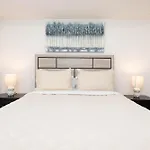 Large 2 Bedroom 2 Bath In Hollywood