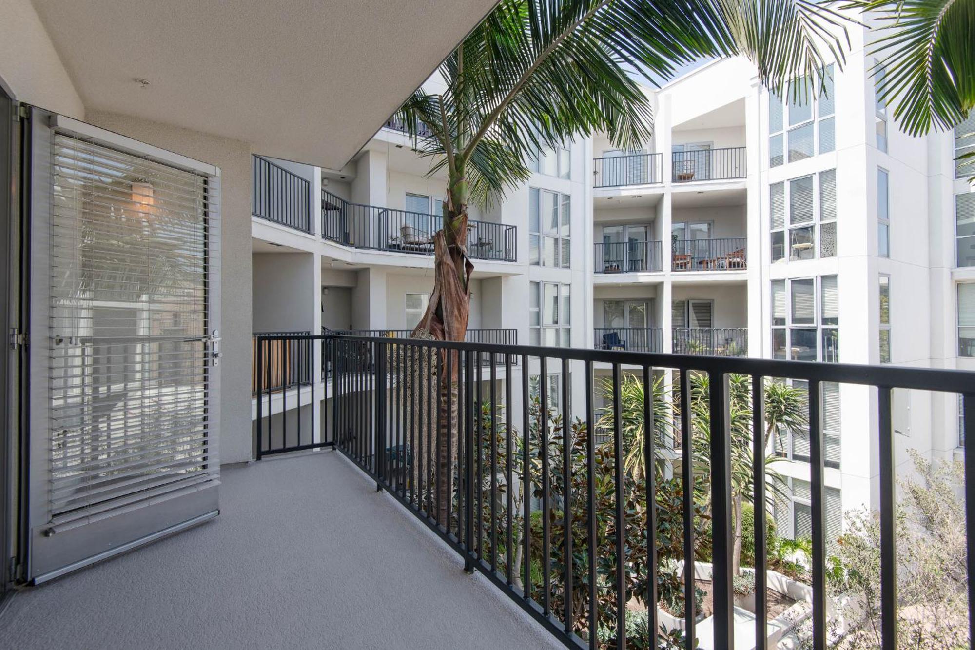 Apartment Large 2 Bedroom 2 Bath In Hollywood Los Angeles