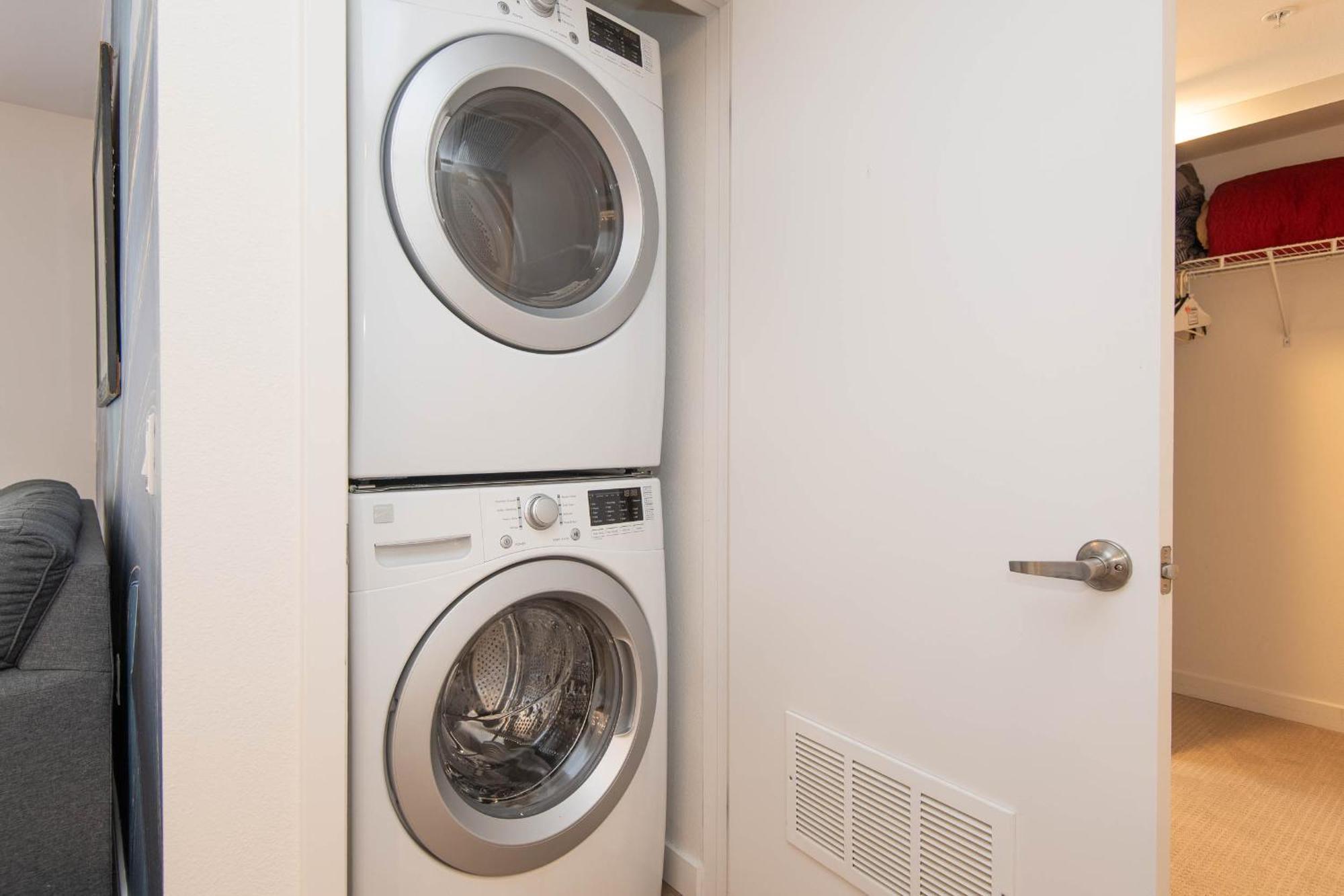Large 2 Bedroom 2 Bath In Hollywood Apartment Los Angeles